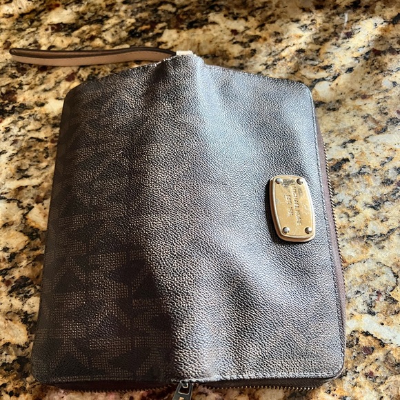 TWO- Michael Kors Large and Small Wallets! - Picture 9 of 16